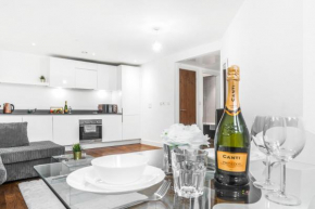 Haus Birmingham City Centre Apartment TOP RATED WIFI, Smart TV, Broad Street, Brindley Place l Air-Conditioning